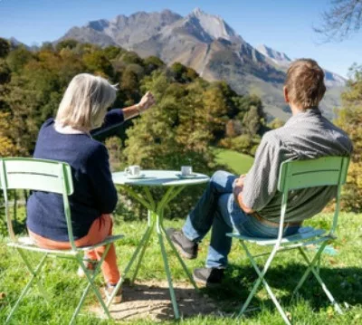 Repas en terrasse à l'Auberge du Pic de Pan