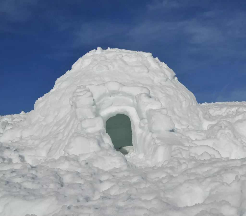 construction igloo bureau montagne du val d'azun